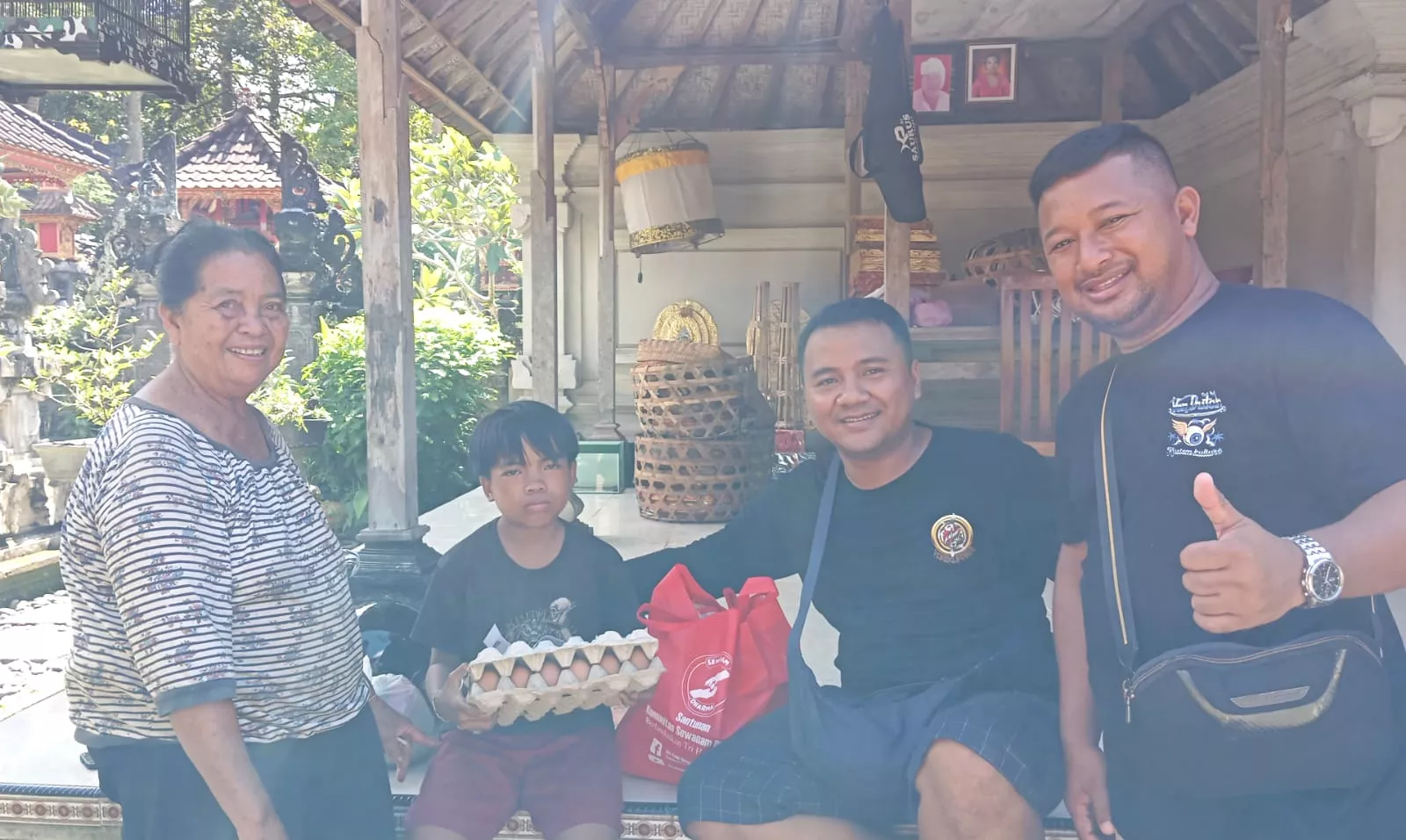 Komunitas Sewanam Dharma Bagikan Paket Sembako untuk Lansia dan Yatim Piatu di Gianyar