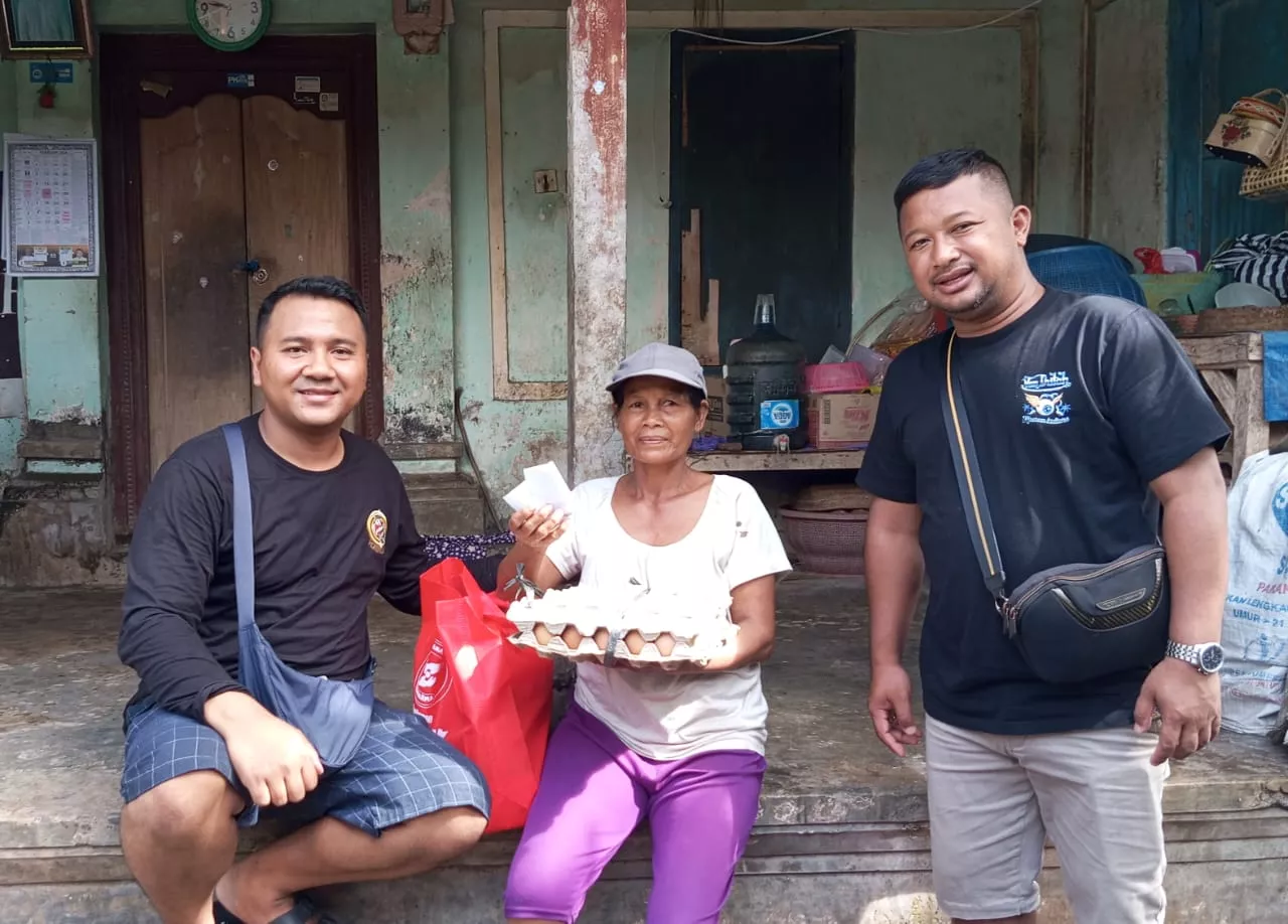 Prebekel Desa Bakbakan Apresiasi Komunitas Sewanam Dharma atas Kepedulian Berbagi Sembako