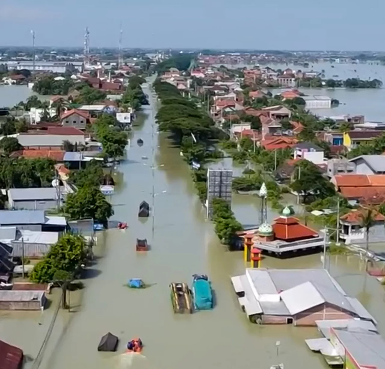 Banjir Demak Meluas ke 13 Kecamatan, 17.078 Orang Masih Terdampar di Pengungsian