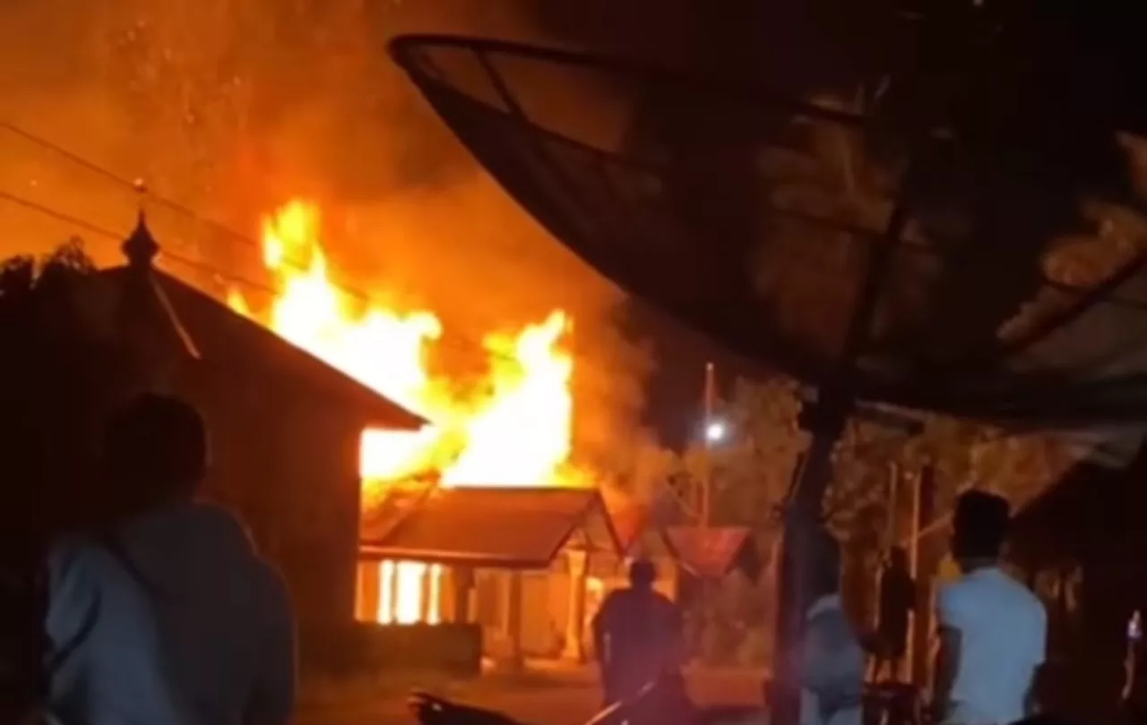 Kebakaran di Padang Pariaman, Warga Panik, Unit Damkar Baru Tiba 30 Menit Kemudian