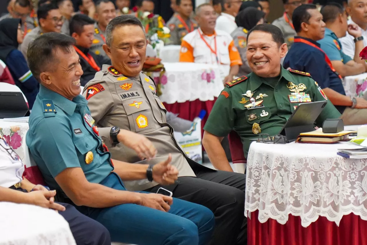 Mayjen TNI Rafael Siagakan Ribuan Prajurit dalam Operasi Ketupat Semeru 2024