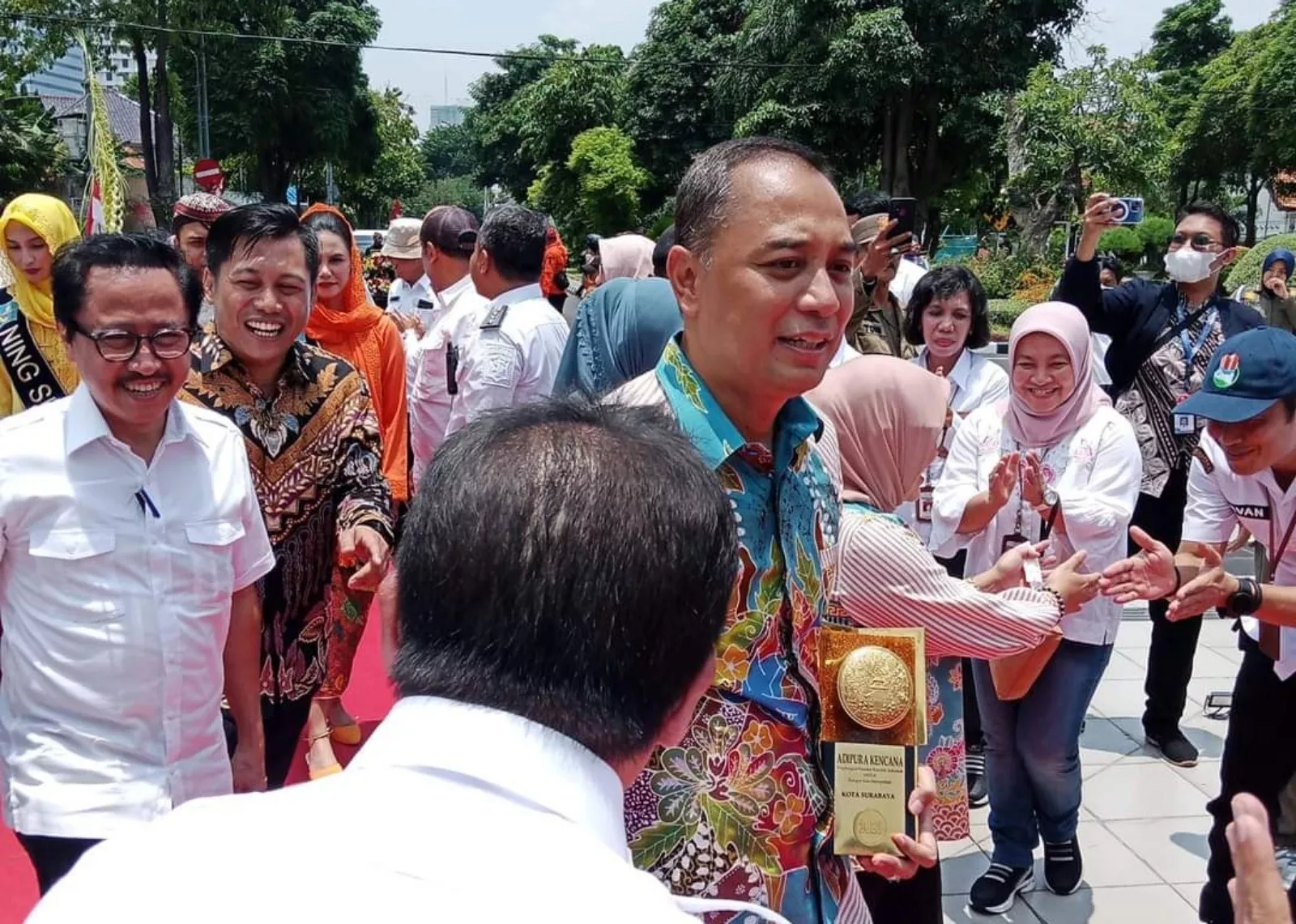Pemkot Surabaya 8 Kali Raih Adipura Kencana, Eri Cahyadi Gelar Arak-arakan