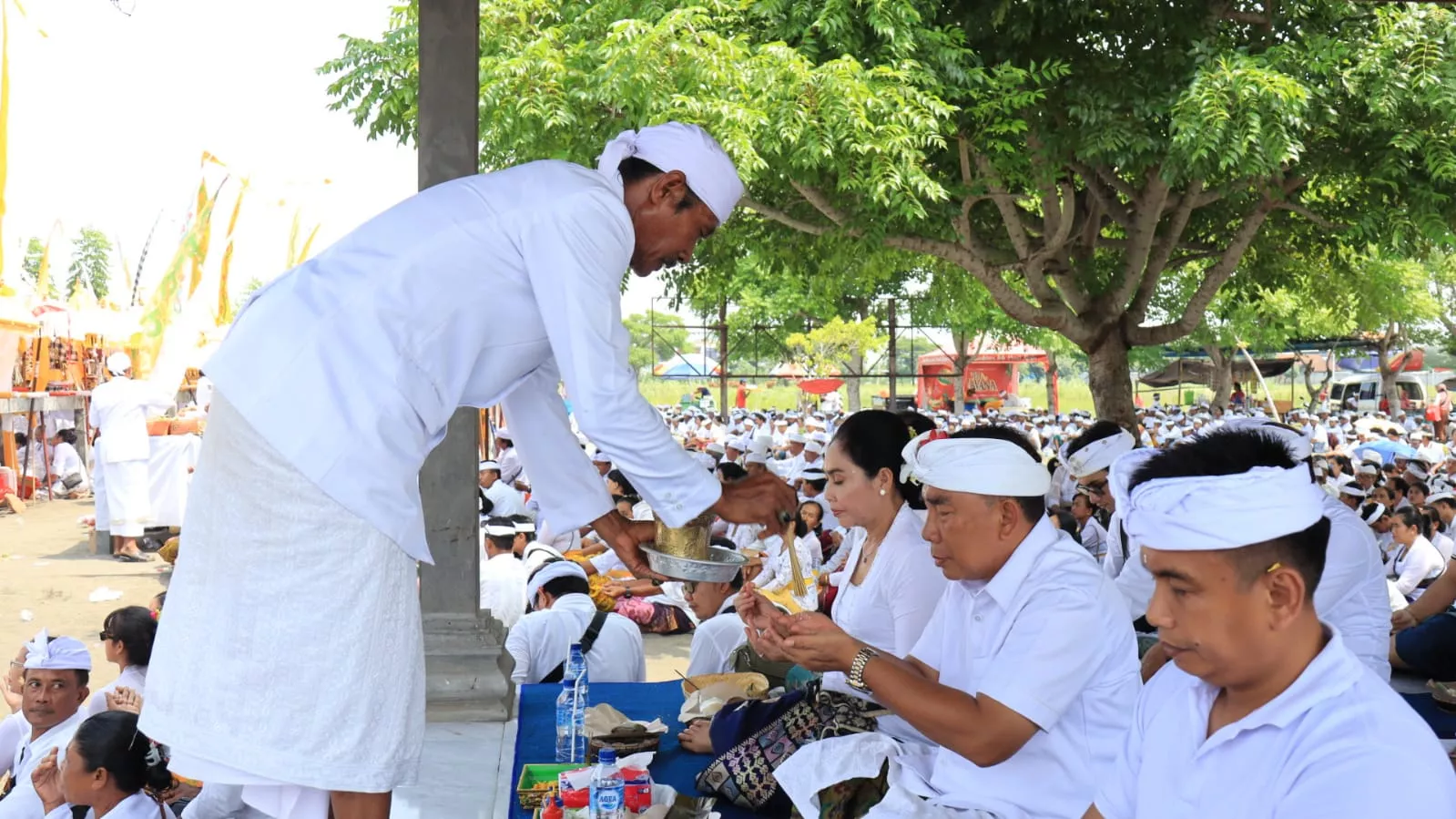 Bupati Jembrana hadiri Upacara Melasti di Pantai Pengambengan, Tekankan Toleransi