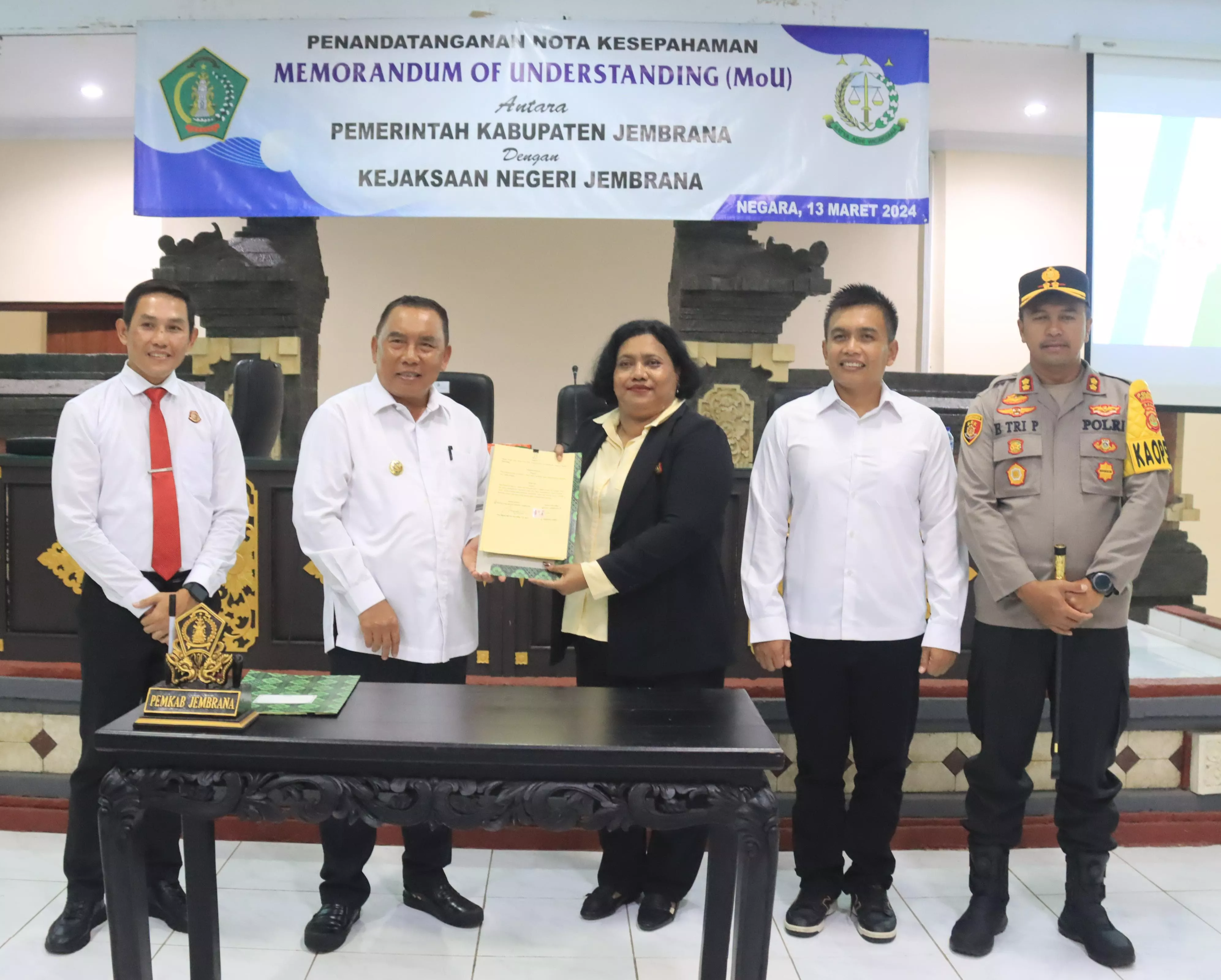 Pemkab dan Kajari Jembrana Teken MoU Bidang Perdata
