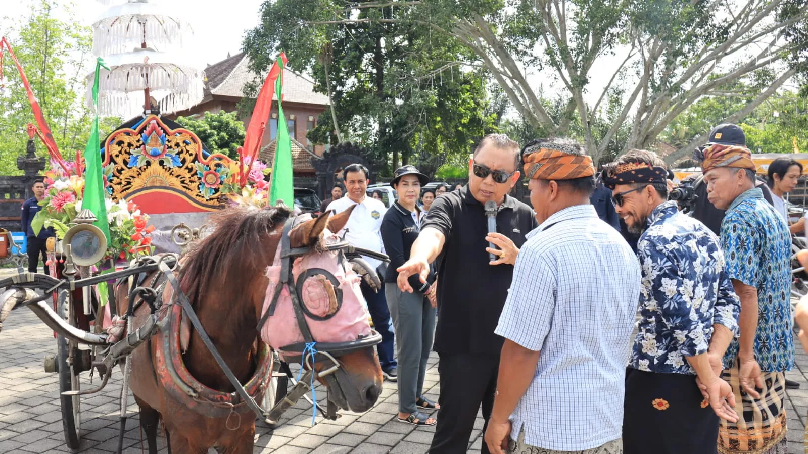 Jaga Eksistensi, Bupati Tamba Bantu Pemilik Dokar di Jembrana