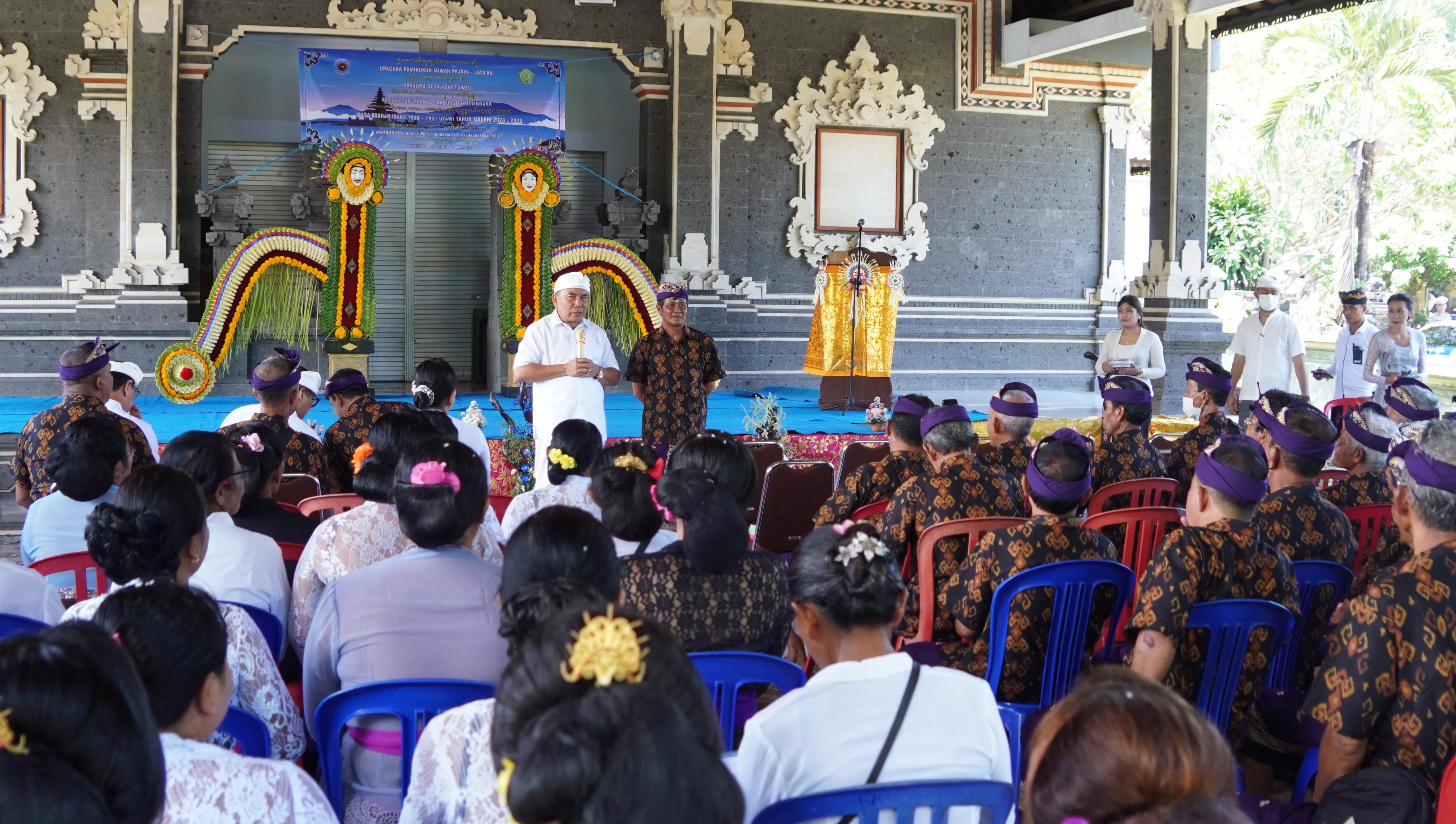Hadiri Pengukuhan Bendesa di Tiga Desa Adat, Ini Pesan Bupati Tamba