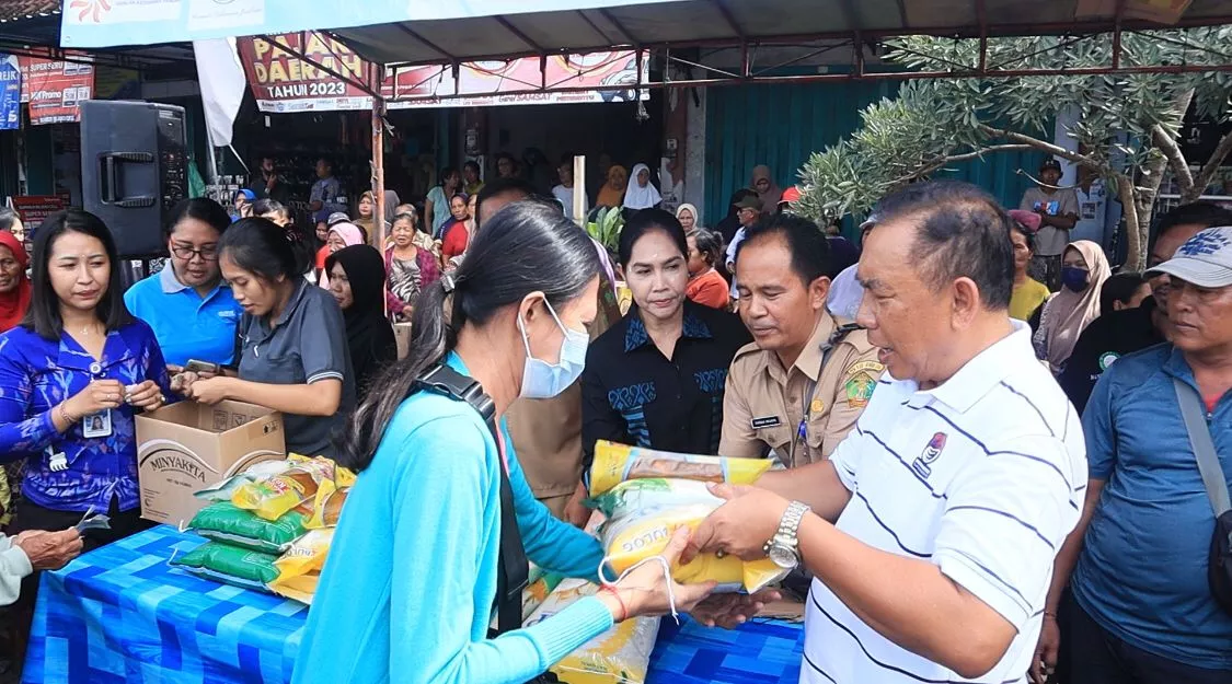 Warga Melaya, Jembrana Antusias Sambut Pasar Murah Pemkab Jembrana
