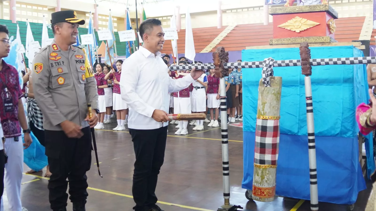 Wabup Ipat Buka Turnamen Basket SMANSA Cup XIII