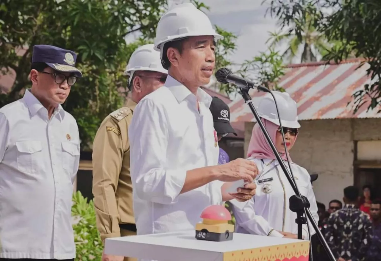 Tingkatkan Konektivitas, Presiden Jokowi Resmikan 24 Ruas Jalan di Kalimantan Barat