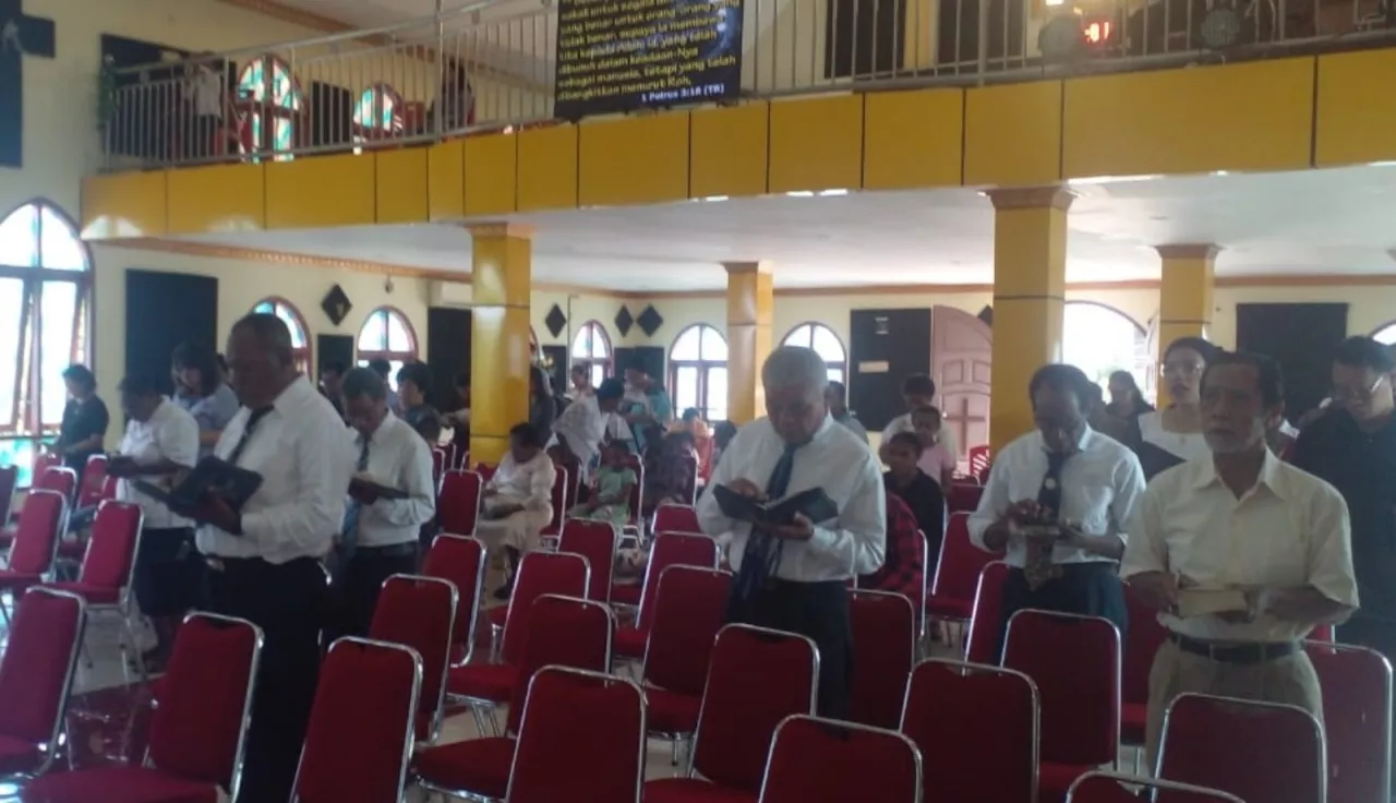 Jemaat GPdI Bethesda Fakfak Ibadah Jumat Agung, Renungkan Kasih Allah Tak Terbatas