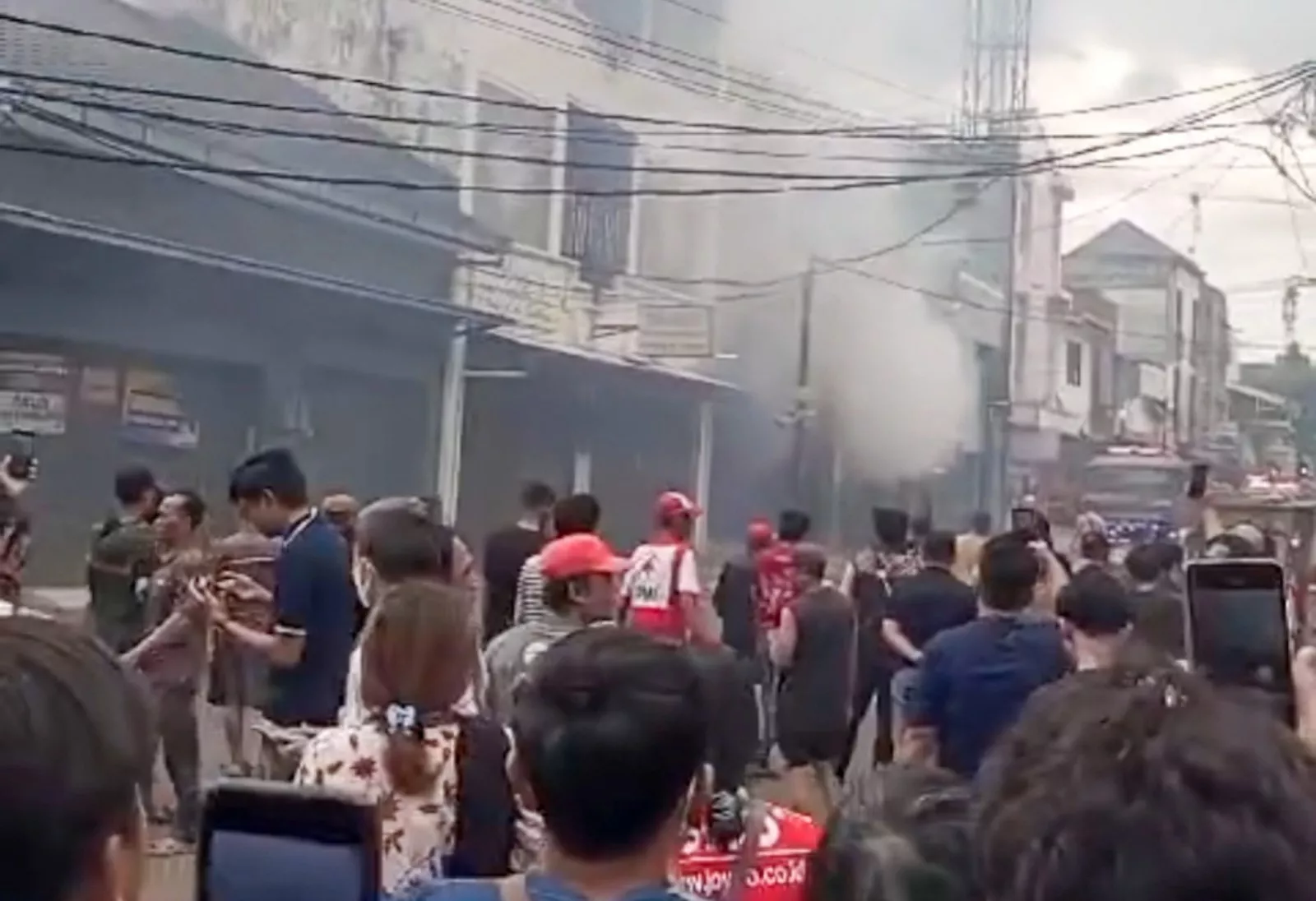 Kebakaran Kedai Mie di Jalan Cibadak Bandung, Lebih dari 11 Armada Dikerahkan ke TKP