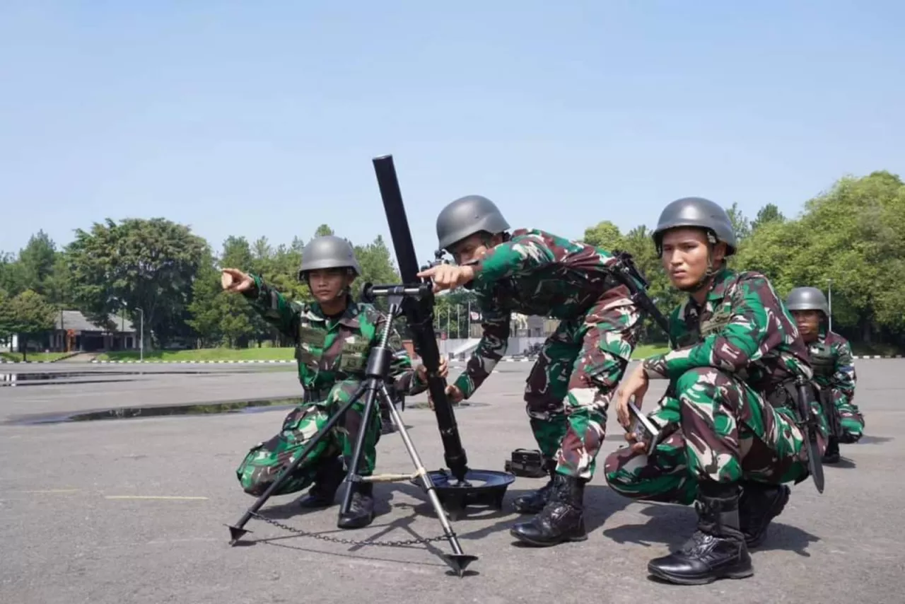 Prajurit Batalyon Infanteri 4 Marinir Latih Kemampuan Mortir 60 MM M06 Serbia