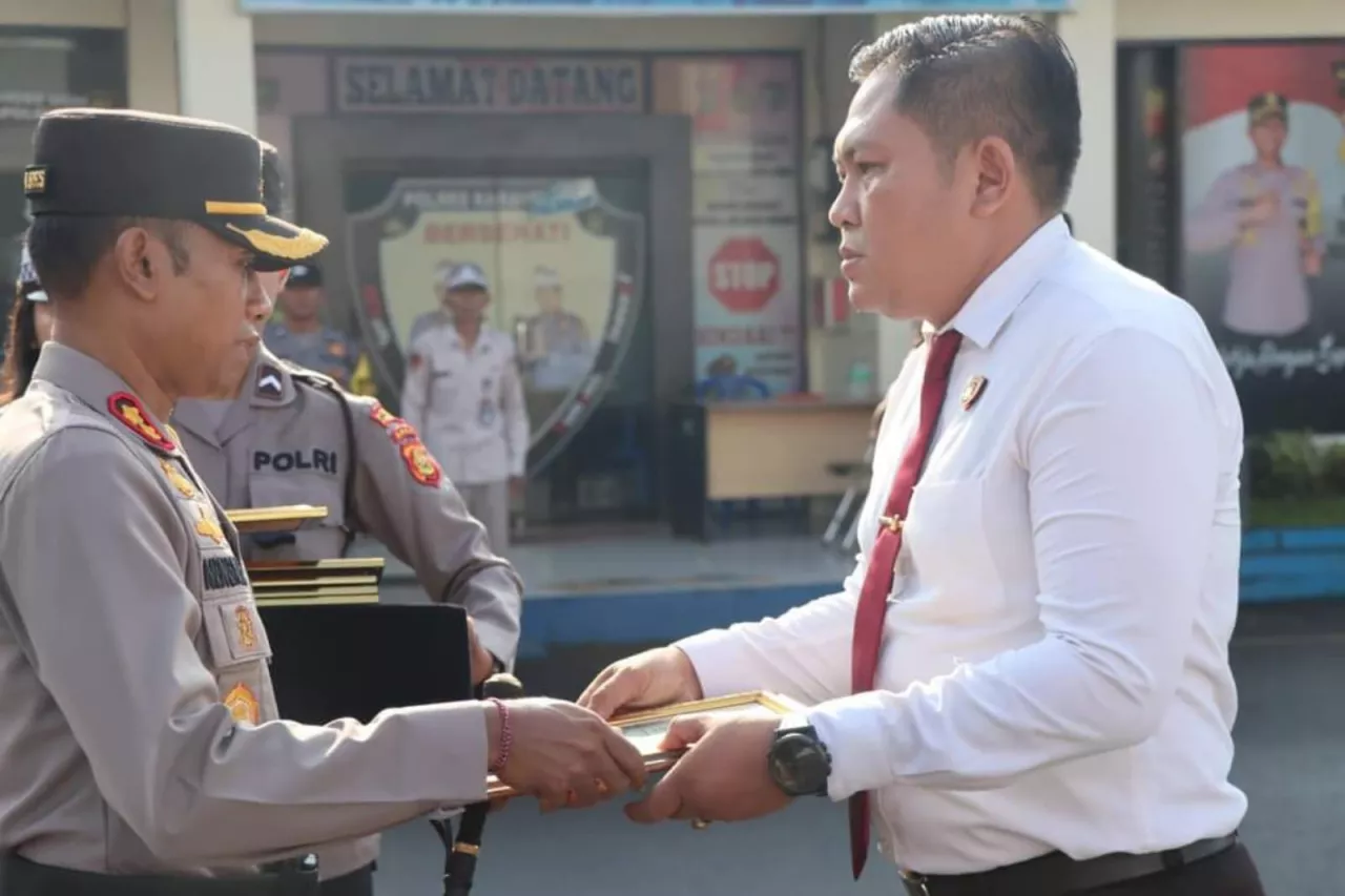 Polres Karangasem Berikan Penghargaan untuk Kesuksesan Personel Satresnarkoba