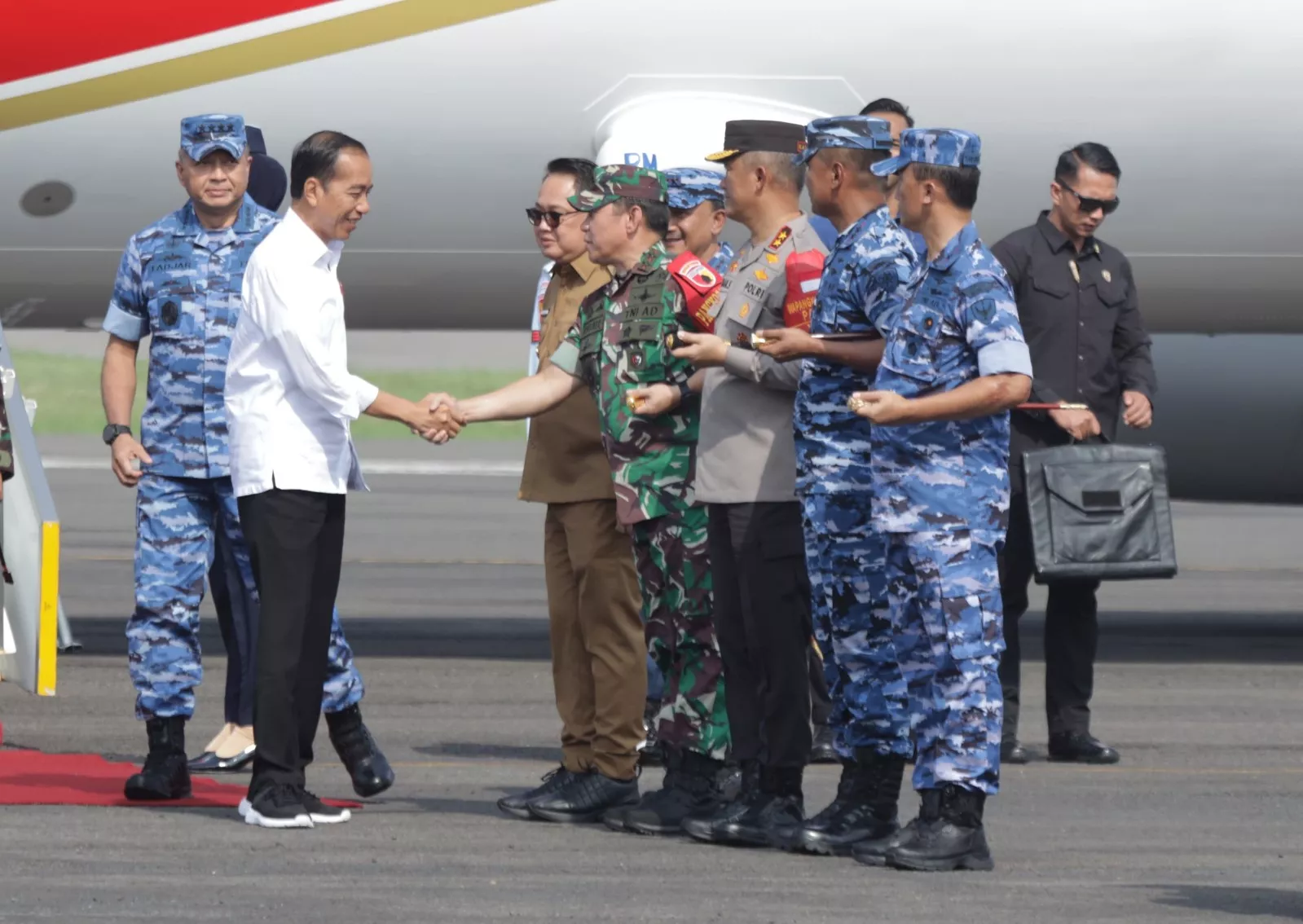 Mayjen TNI Rafael dan Forkopimda Jatim Menyambut Presiden dalam Kunker ke Madiun