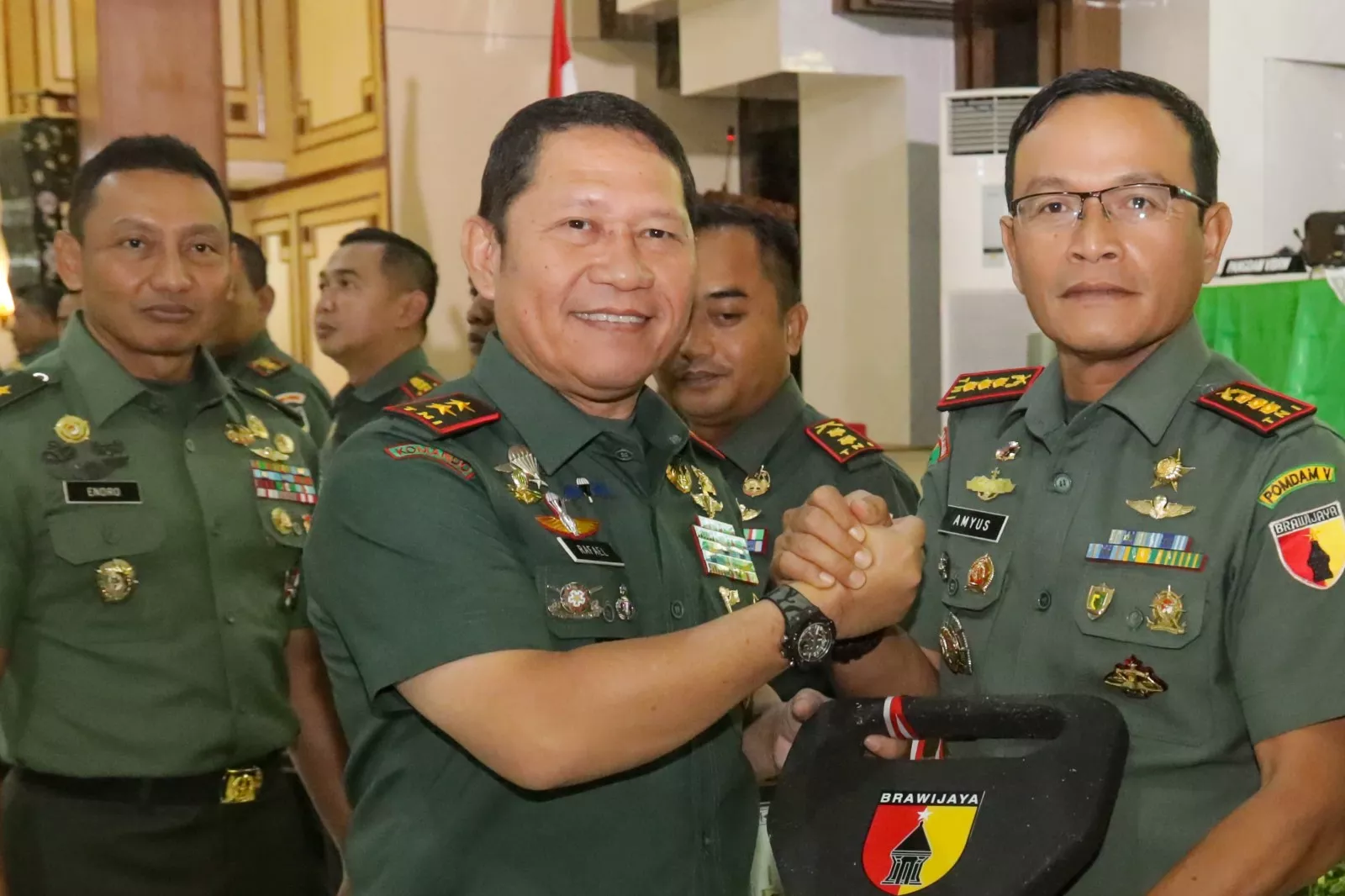 Pada Rapim TNI AD di Makodam V Brawijaya, Mayjend TNI Rafael Bagikan 75 Unit Motor