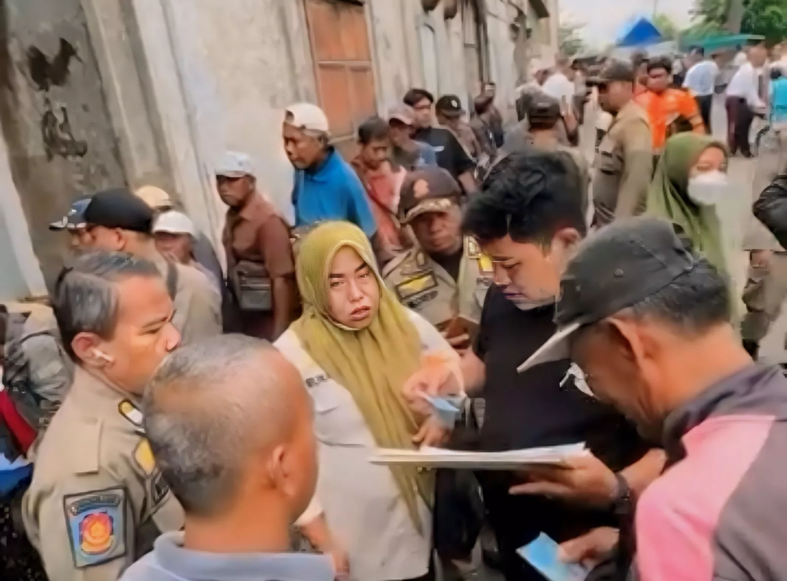 Eri Cahyadi Relokasi Pedagang di Jalan KH Mas Mansyur Surabaya ke Jalan Kalimas Timur