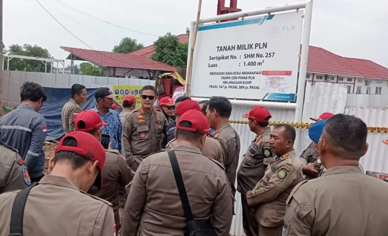 Proyek Gedung ULP PLN Indramayu Disegel Satpol PP, Diduga Izin Bermasalah