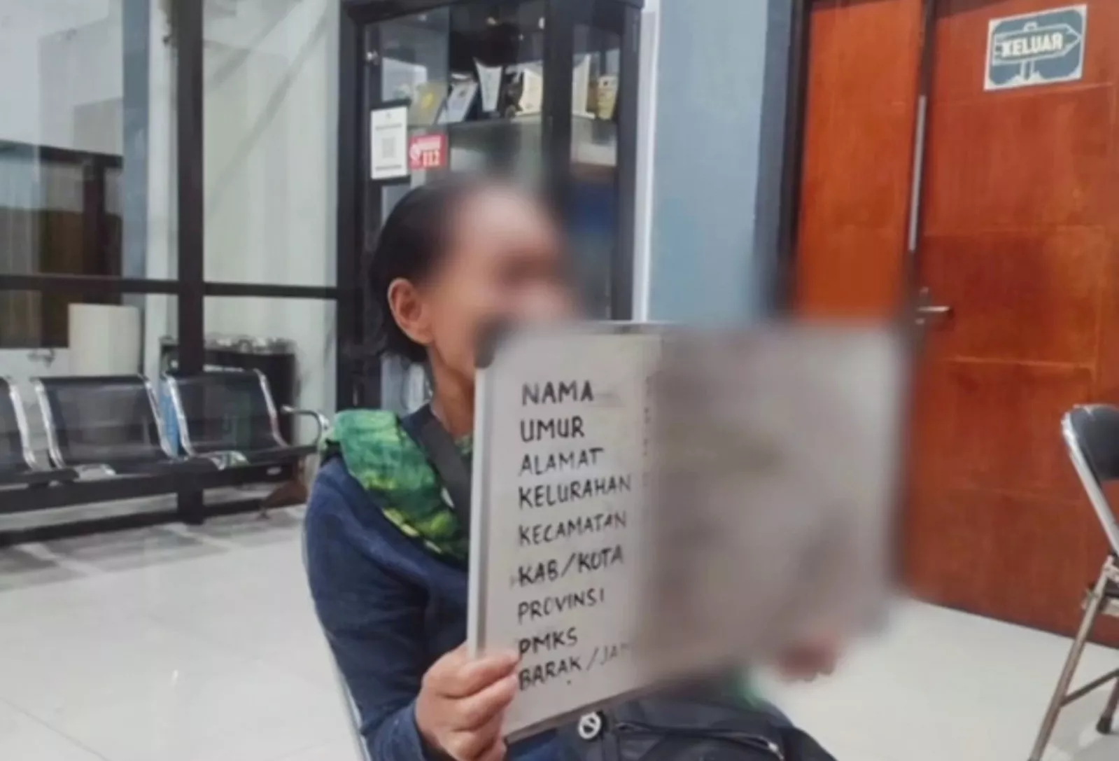 Satpol PP Kota Surabaya Merazia WRSE di Kawasan Makam Kembang Kuning