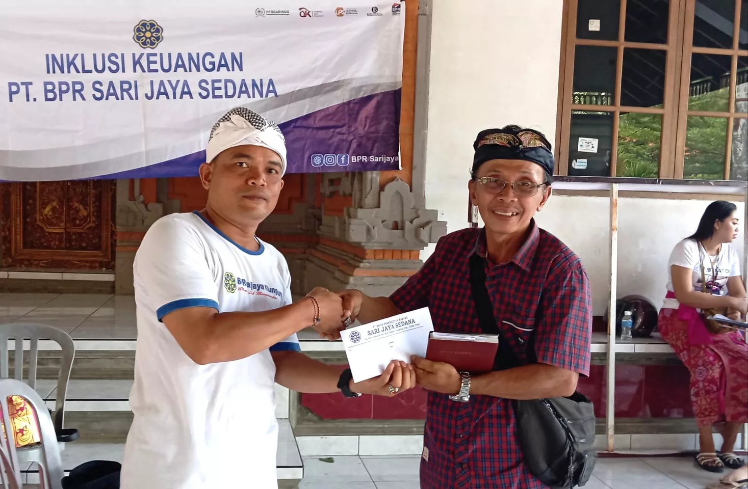 Wakil Bendesa Adat Besan Apresiasi BPR Sari Jaya Sedana: Inklusi Keuangan dan Kesehatan Masyarakat