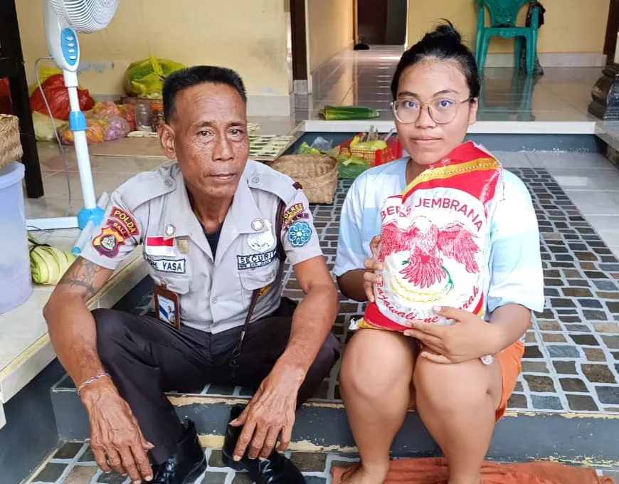 PT Sinar Mahardika Beri Bantuan Anak Yatim Piatu, Kini Diasuh Kakek dan Nenek di klungkung