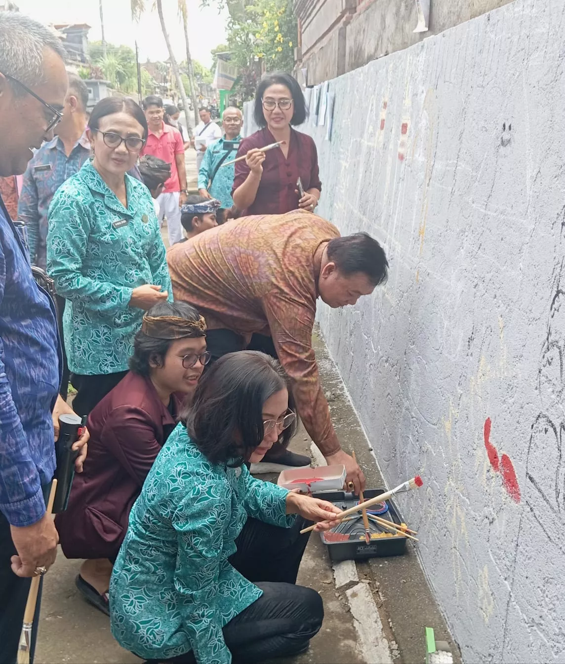Desa Temesi Gelar Mural Temesi Mewali Ka Guru, Kembali ke Jati Diri untuk Membangun Ekonomi Desa