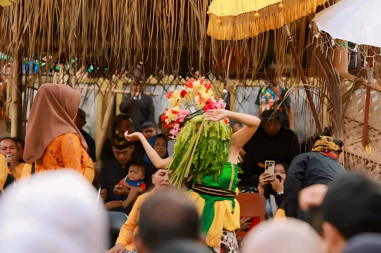 Ritual Adat Seblang Olehsari Banyuwangi Pukau Ribuan Pengunjung selama Sepekan