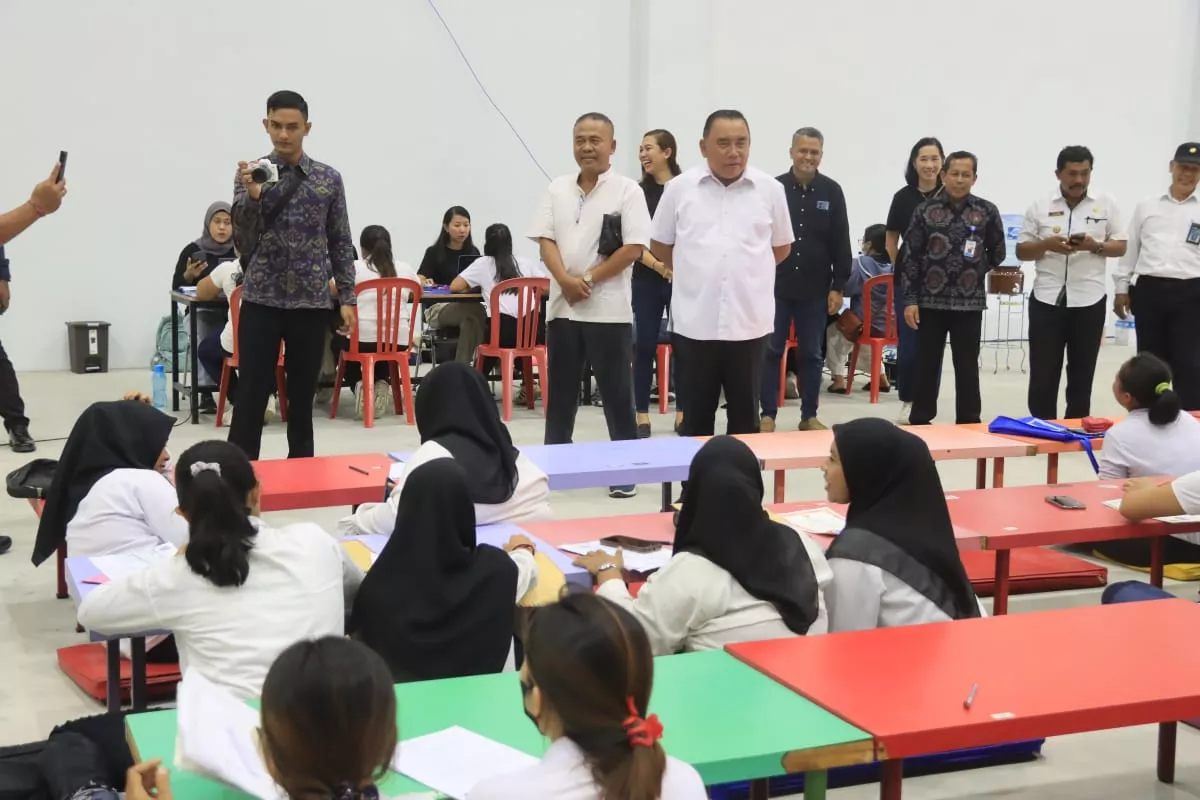 Pastikan Prioritaskan Warga Lokal. Bupati Jembrana Pantau Rekrutmen PT Mitra Prodin