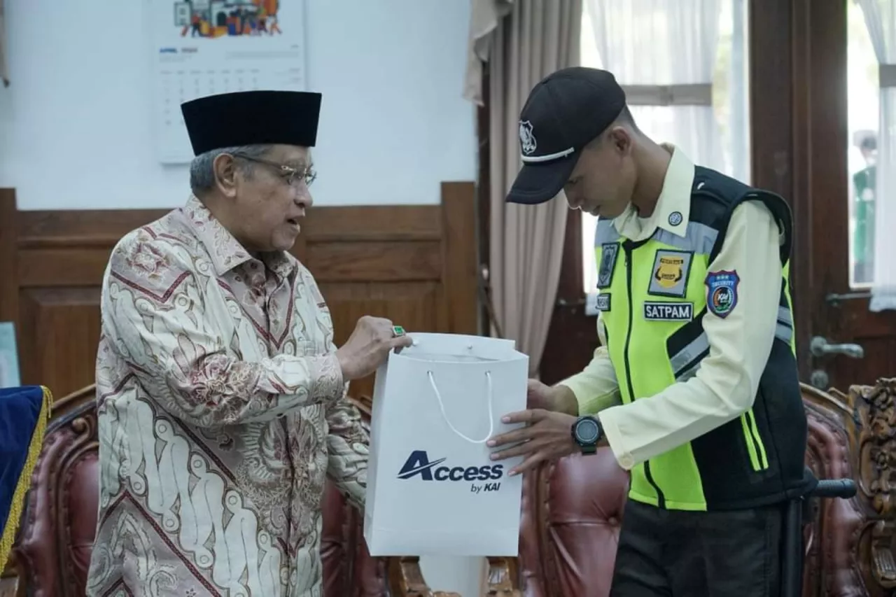 Komisaris Utama KAI Apresiasi Kinerja Security Stasiun yang Temukan Barang Penumpang