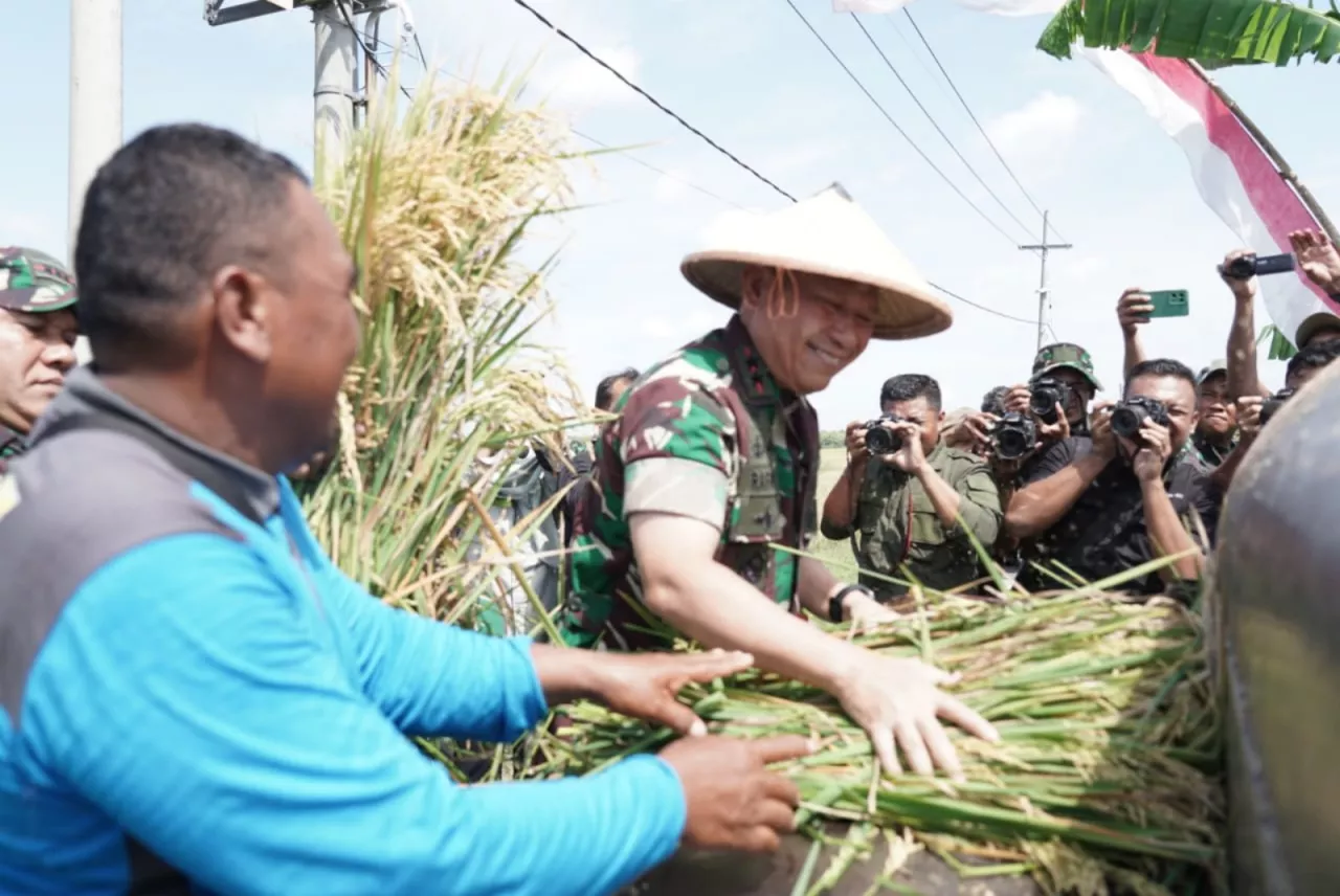 Panen Raya Serentak di Jatim, Mayjen TNI Rafael Singgung Stabilitas Ketersediaan Pangan