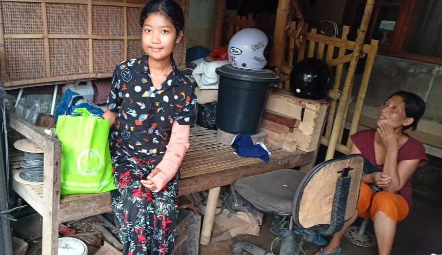 PT SMS Berikan Bantuan Sembako kepada Ni Kadek Linda Yani yang Mengalami Cedera Serius