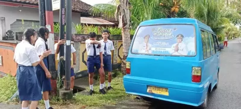 Angkutan Sekolah Gratis Masih Berjalan Bertahap di Jembrana: Alasan di Baliknya