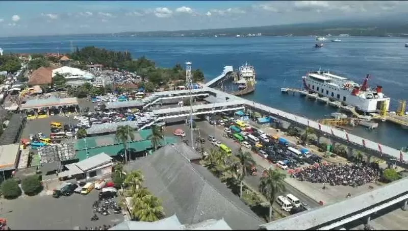 DALAM PENGAWASAN : Pantauan udara Pelabuhan Gilimanuk.(foto: drone pos SAR Jembrana)