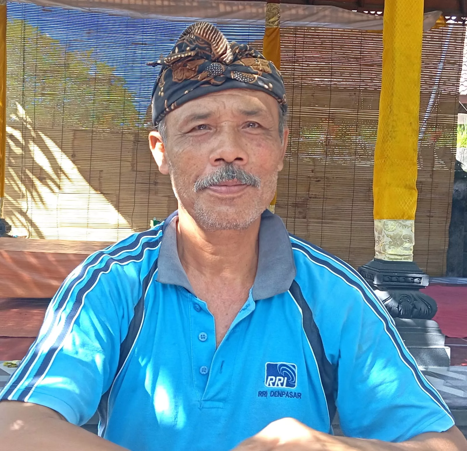 Anak Agung Gede Oka, atau yang akrab disapa Gung Kuwir, pemilik Warung Gong Aji Doyok