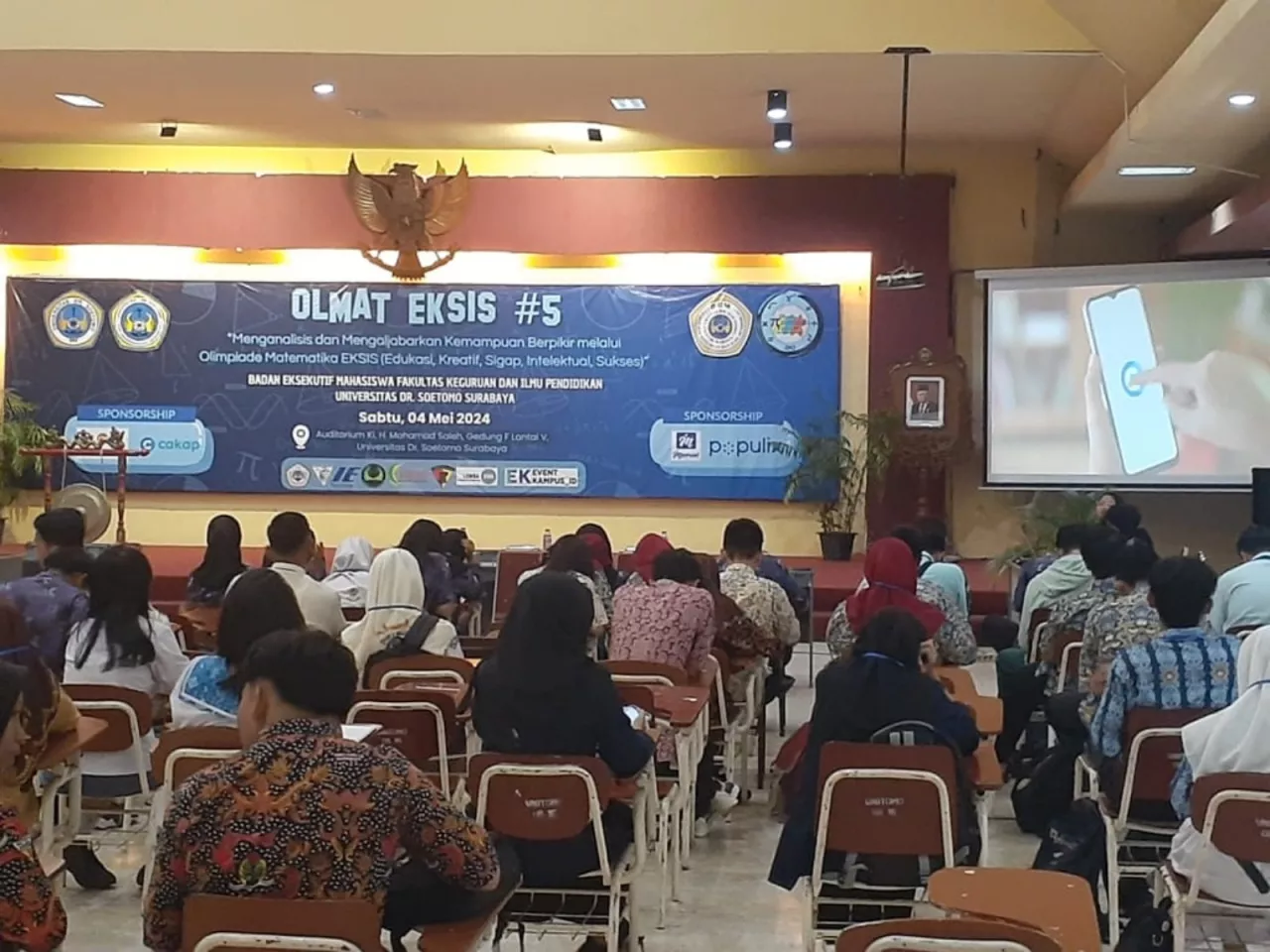 BEM FKIP Unitomo Sukses Gelar Olimpiade Matematika, Chellzy Halim Raih Juara Pertama