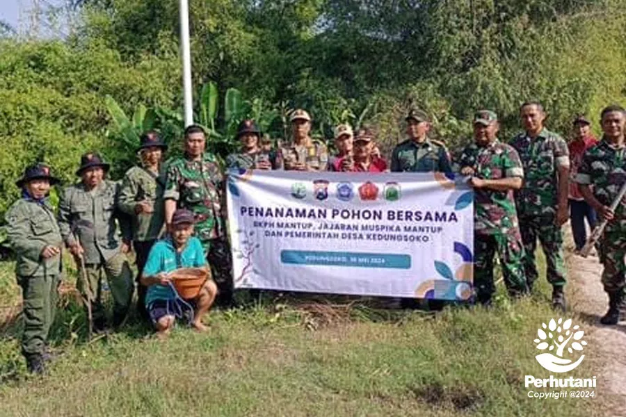 Perum Perhutani KPH Mojokerto Lakukan Penanaman Pohon Bersama TNI dan Polri