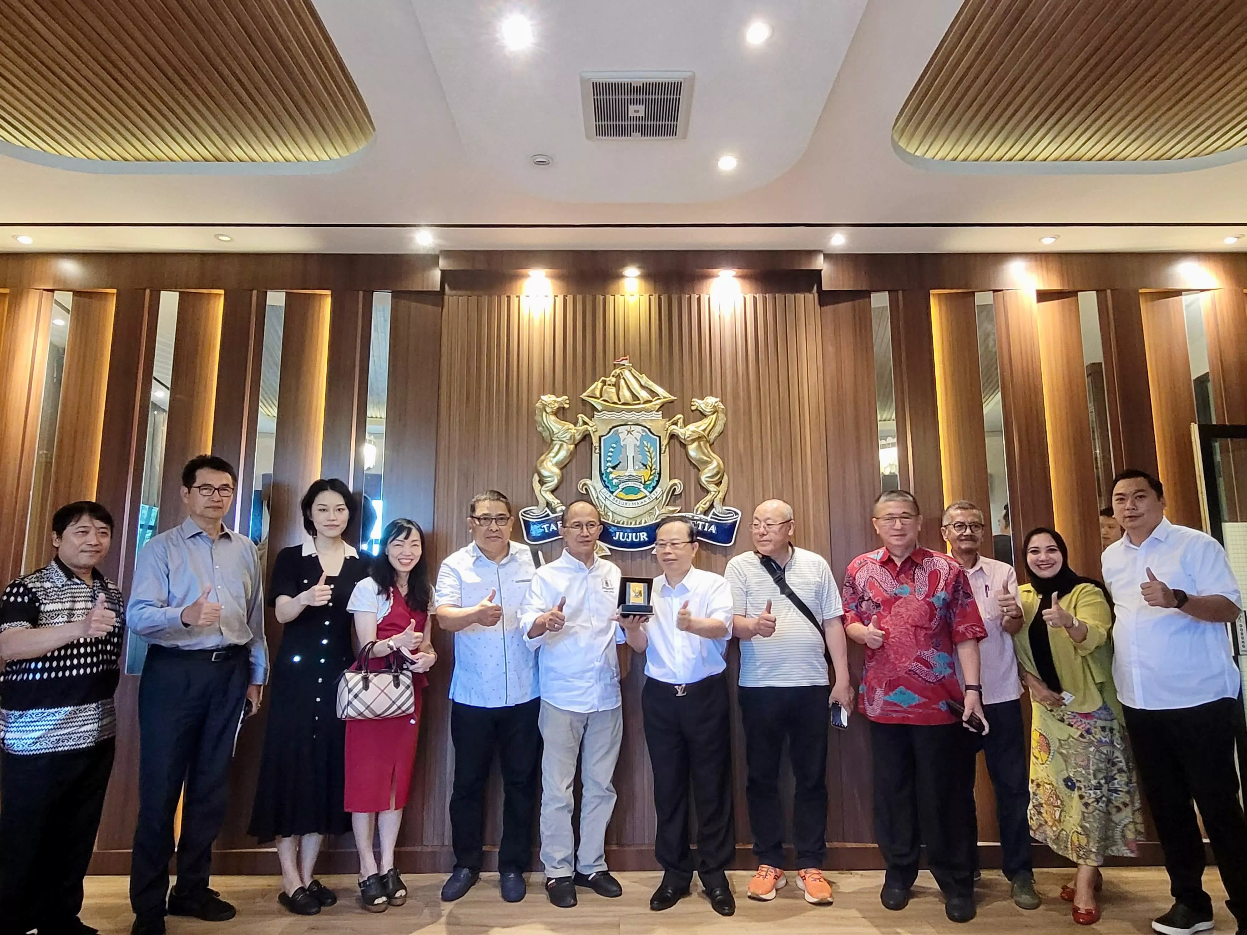 Bertemu Ketum Kadin Jatim, Ketua Dewan Eurasia Internasional Tawarkan Kerjasama Tiga Sektor 