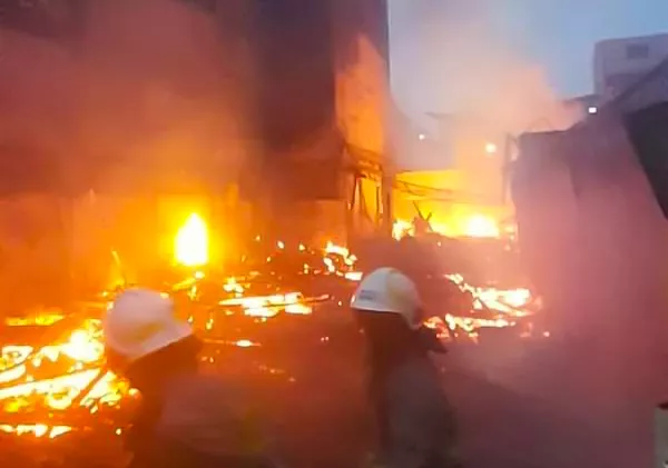 Karena Kebocoran Tabung Gas, Kebakaran Melanda Rumah dan Tempat Usaha di Tambora