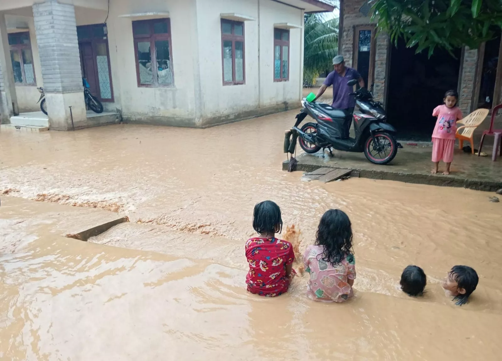 Banjir dan Lahar Dingin di Sumbar, Update Terbaru Korban Meninggal 43 Orang 