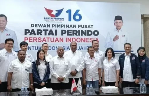 Perindo Serahkan Rekom pada Dominggus Mandacan-Mohamad Lakotani untuk Pilgub Papua Barat