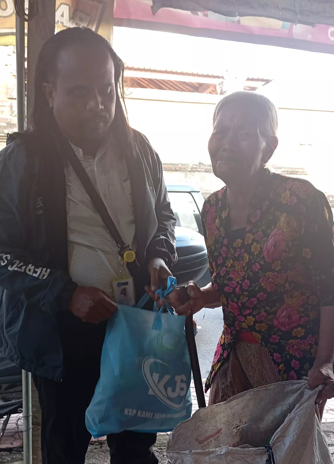 Kisah Pilu Lansia Ketut Rami yang Menggetarkan Hati: Menyongsong Cahaya di Tengah Kelamnya Kehidupan