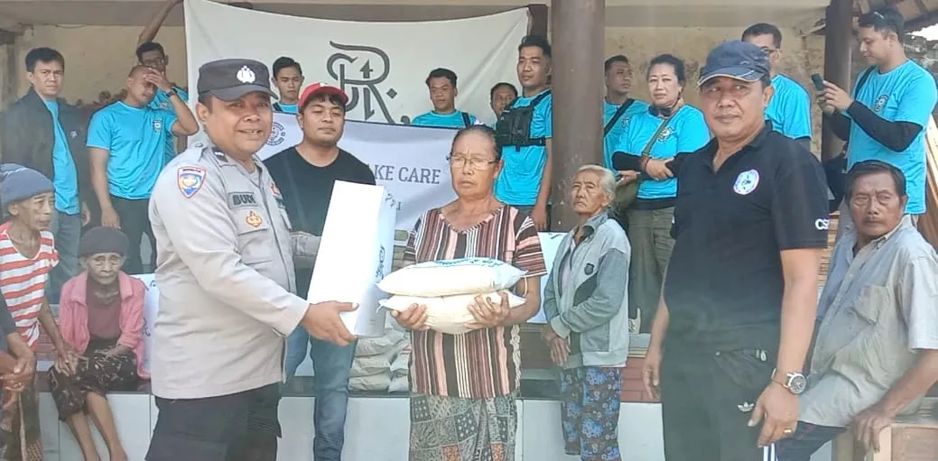 CSR Program "St Regis Familia Ride to Care" Menyapa Lansia dengan Bantuan Sembako di Bangli