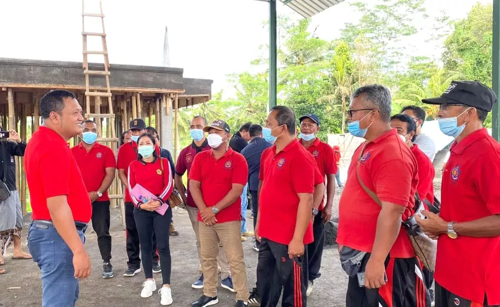 Perbekel Desa Bakbakan: Pendorong Utama Kesuksesan 'Gianyar Memilah' dalam Pengelolaan Sampah