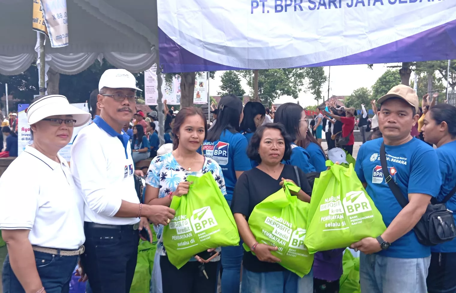 Kejutan di HUT BPR-BPRS: Sembako Murah BPR Sari Jaya Sedana Banjir Peminat