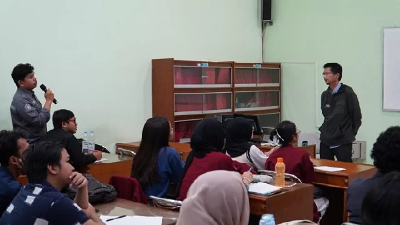 PLN Mengajar Goes to Polines: Kolaborasi Berbagi Ilmu, Cerdaskan Generasi Muda
