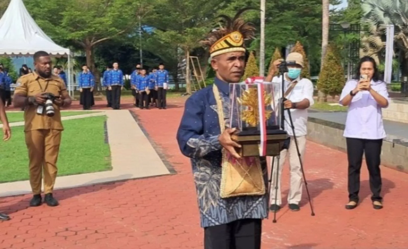 Adolof Olo Wonemseba, Nelayan Teluk Wondama yang Gigih Melestarikan Kerang