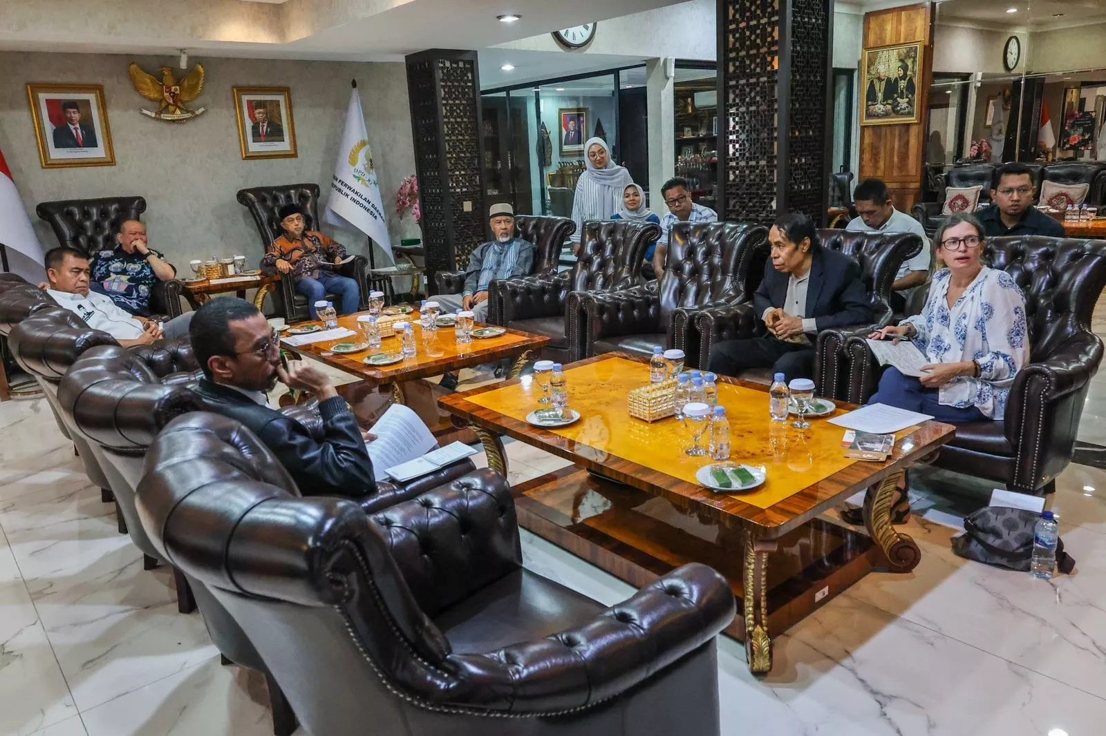 Pertemuan Ketua DPD RI dan Sophie Grig Bahas Perlindungan Suku Togutil dari Dampak Pertambangan