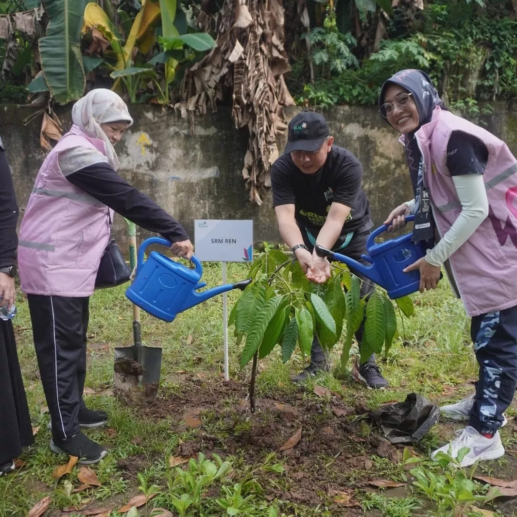 Pegawai PLN UIP2B JAMALI Gelar Bersih-bersih Lingkungan Waduk Situ Gintung dan Olah Sampah 