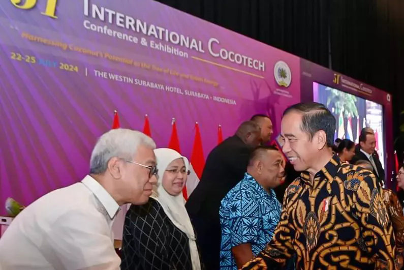 Kunjungan Kerja ke Surabaya, Jokowi Buka Konferensi Internasional Cocotech 2024