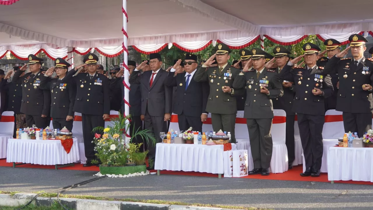Bupati Tamba Hadiri Apel Peringatan HUT Bhayangkara ke-78