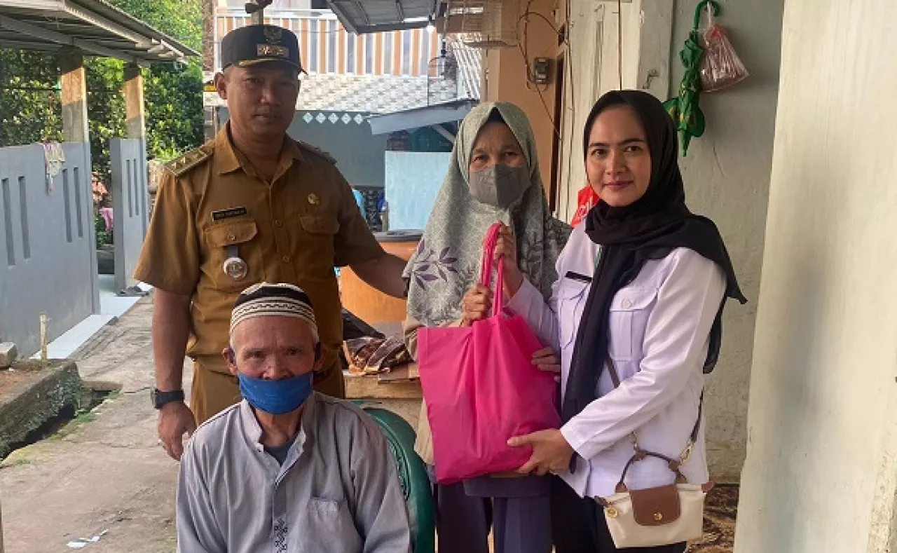 Pantau Kesehatan, Kelurahan Jatiranggon Giatkan Sapa Lansia